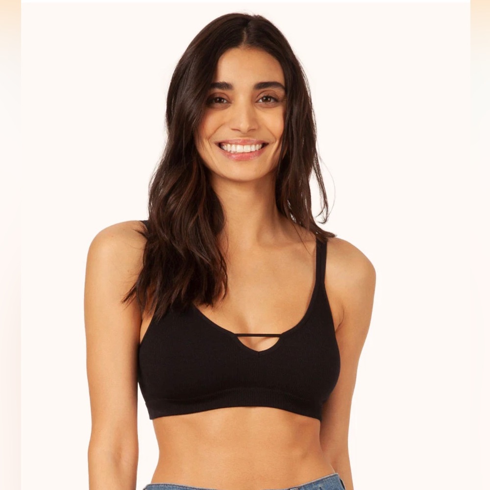 Lively skinny strap seamless bralette- black